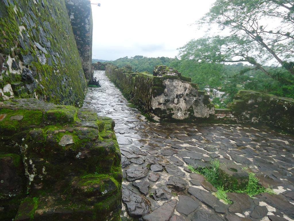 Hotel Lara'S Planet El Castillo de La Concepción 外观 照片